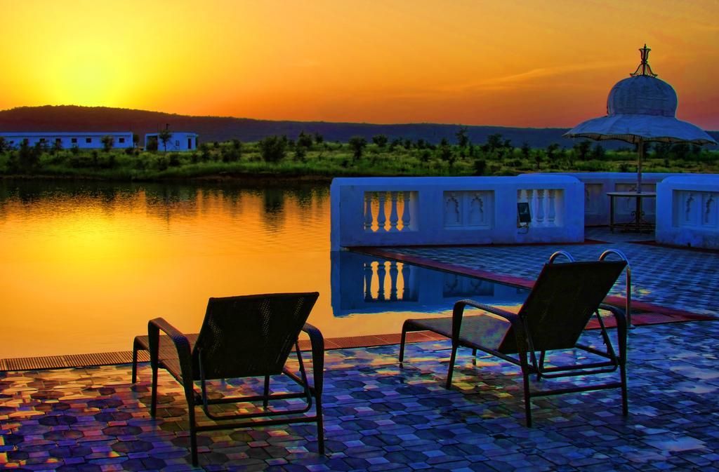Juesta Lake Nahargarh Palace, Chittorgarh Parsoli Exterior photo
