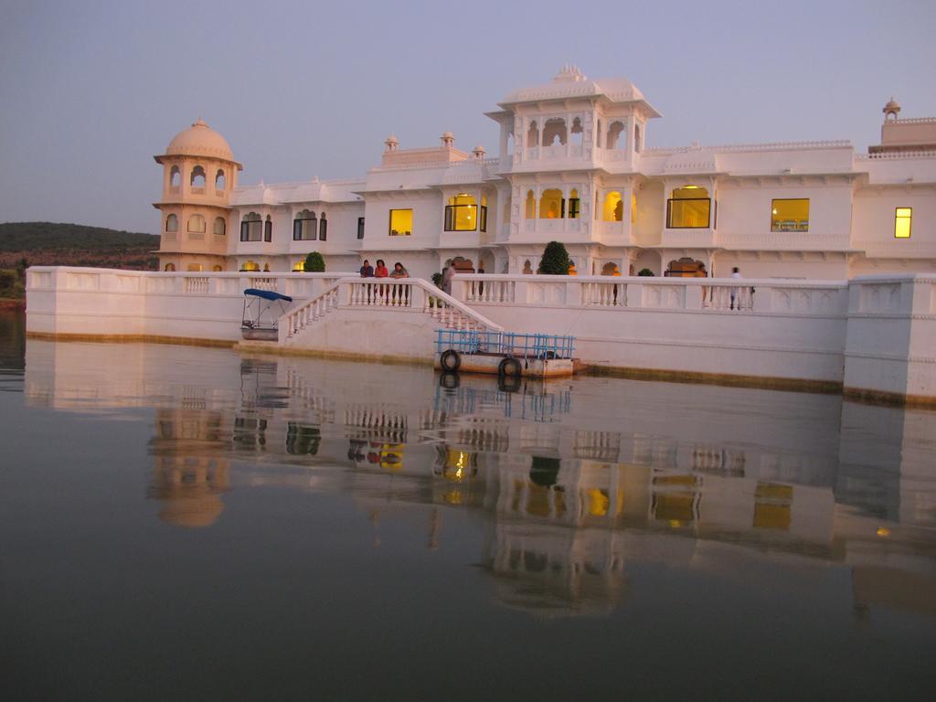Juesta Lake Nahargarh Palace, Chittorgarh Parsoli Exterior photo